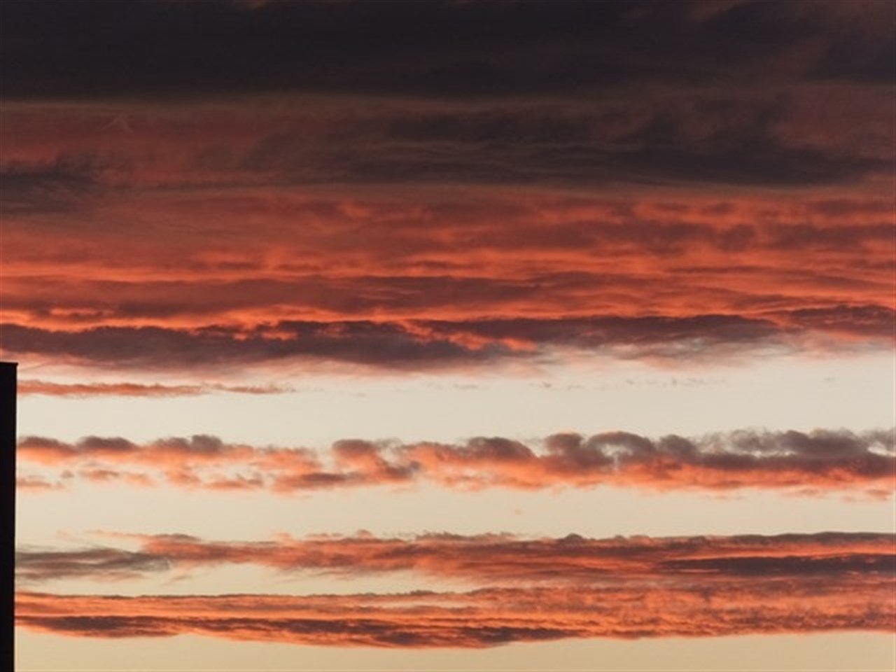 夕日に照らされる雲