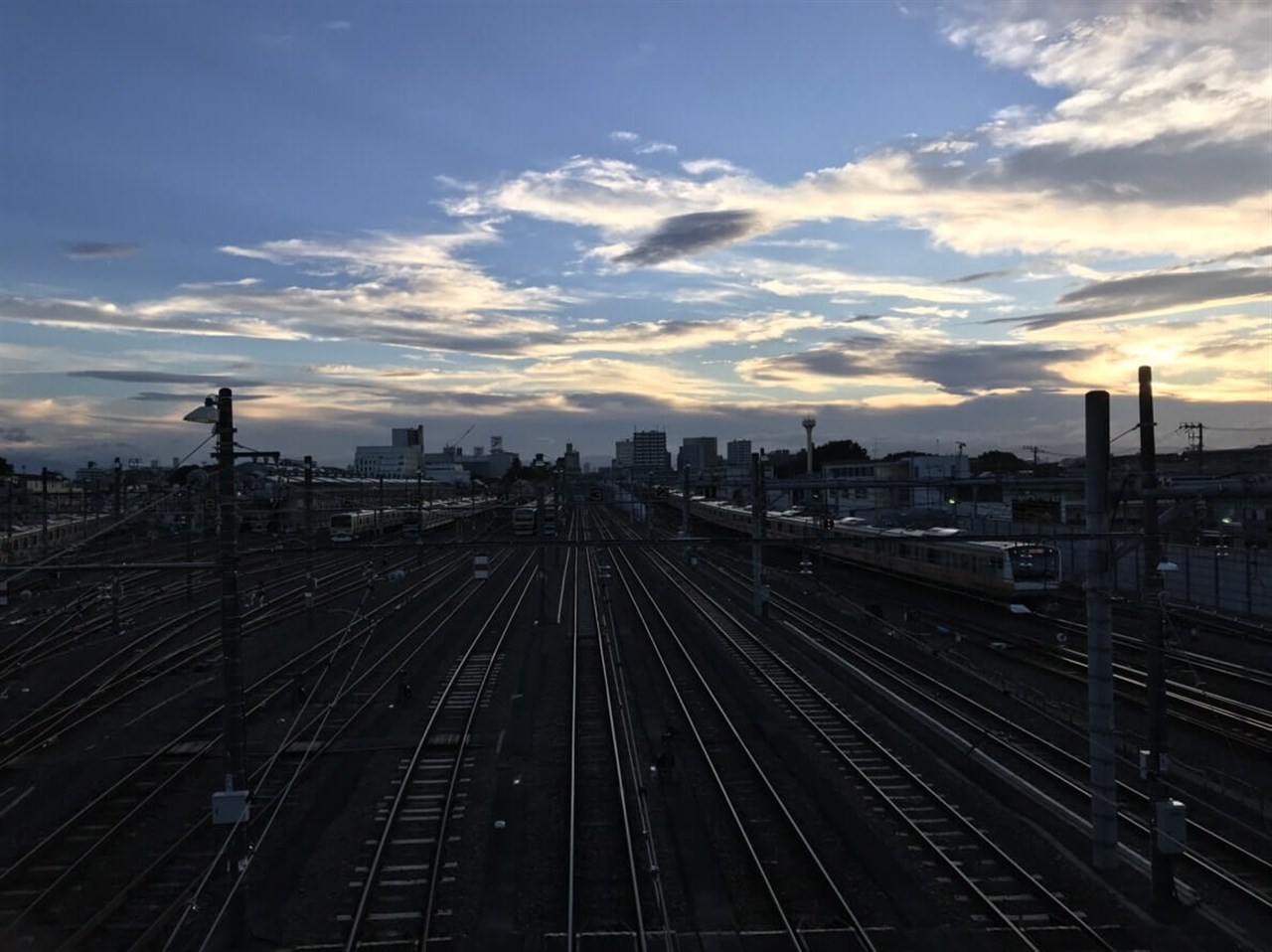 夏空と線路