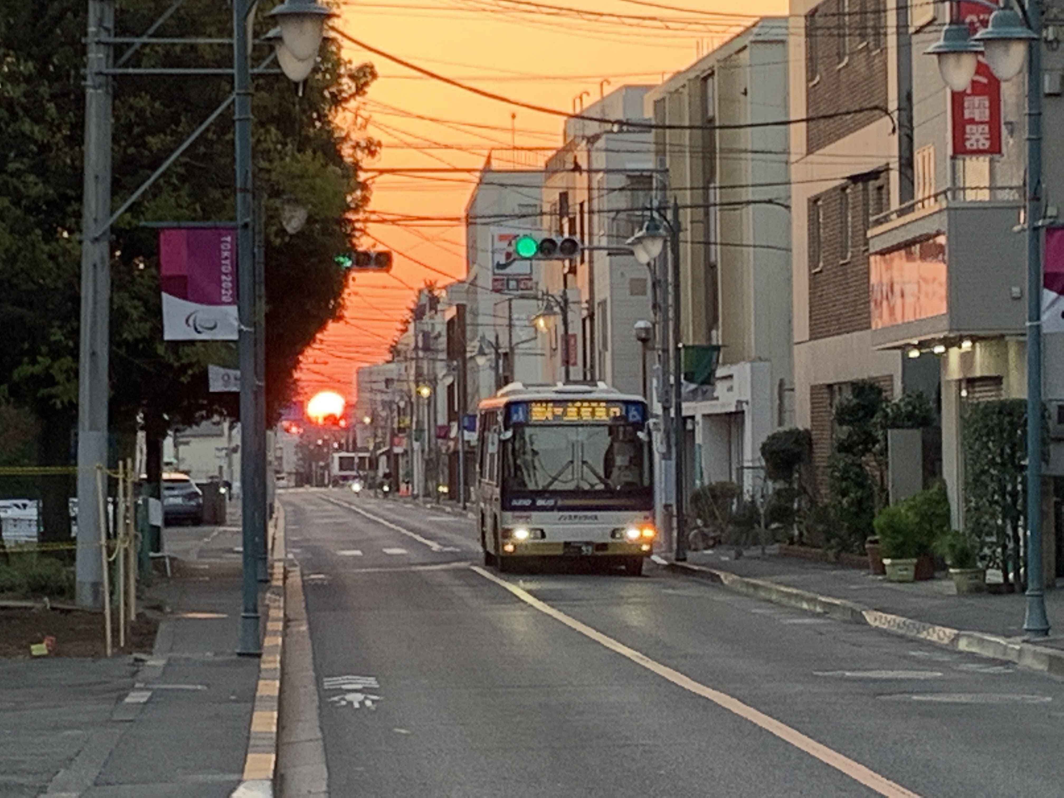 まちかど発見賞連雀通り、２月の朝